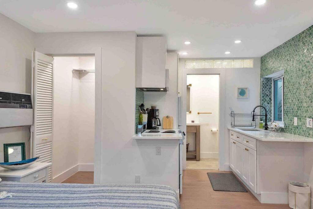 Charming Studio W Pool One Mile To Beach Pets Welcome Lake Worth Beach Luaran gambar